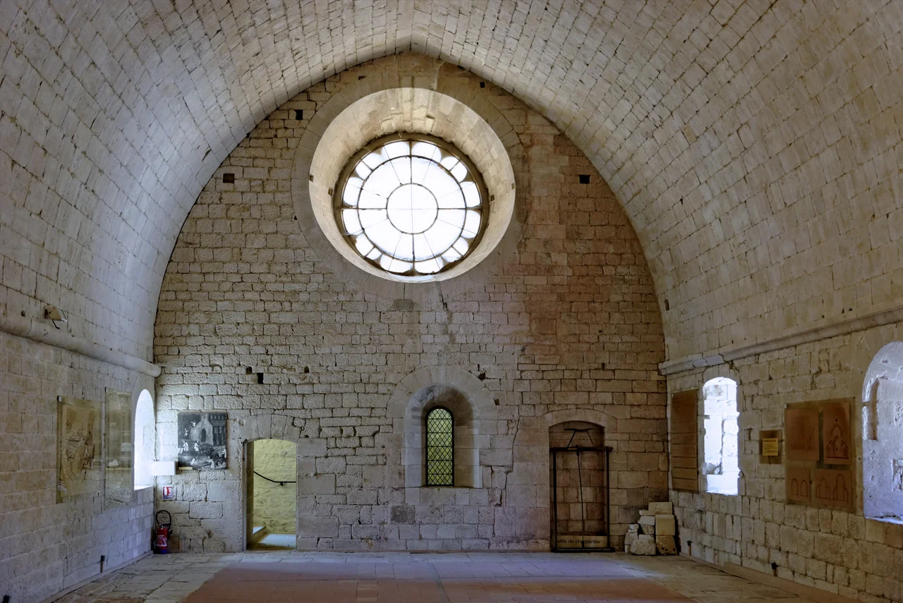 Dortoir de l'abbaye de Sénanque. (Vaucluse, France)