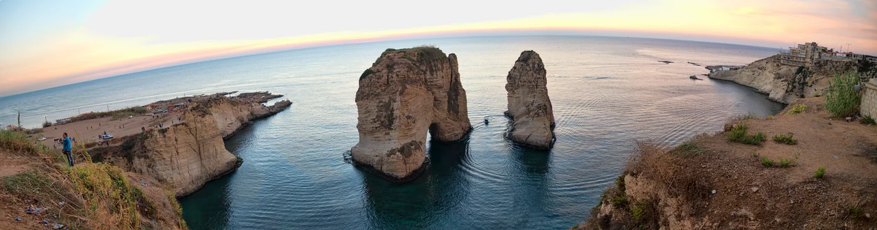 Photographed a panorama of the Rawshe rocks in Beirut, Lebanon. Using a Nikon D800.
صخرة الروشة