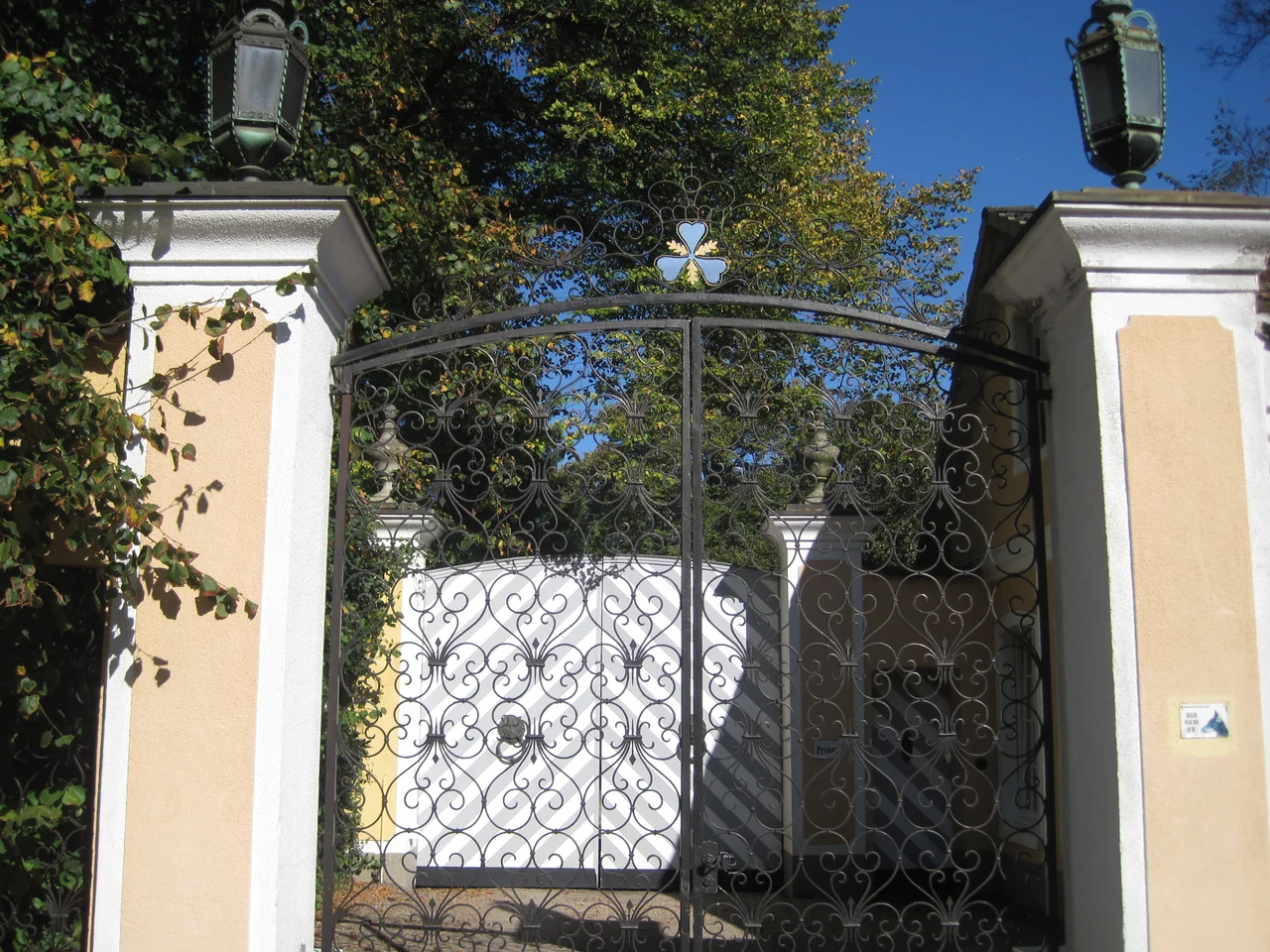 Gate of Friedrichsruh manor