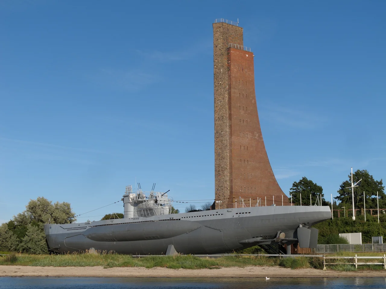 U 995. In the background the Laboe Naval Memorial.