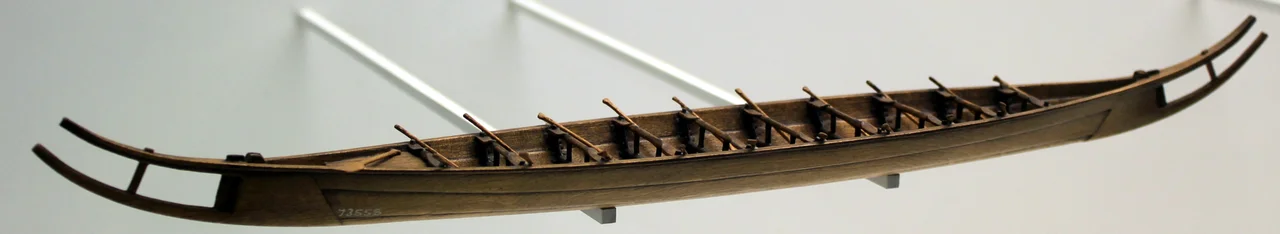 Miniatur of the Hjortspring boat, shown in the German Museum in Munich.