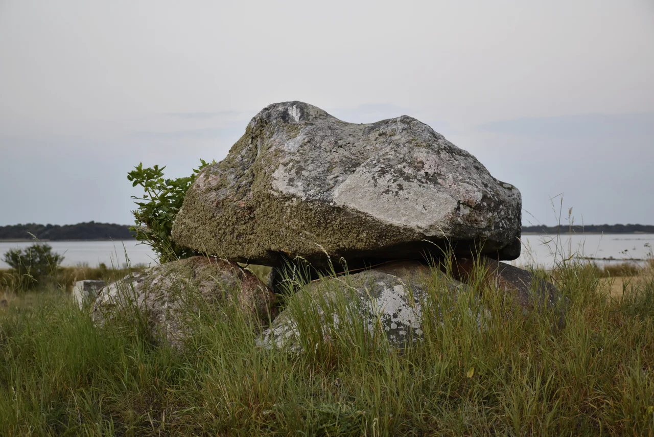 Alstrup Jættestue - passage grave on the Danish island of Samsø - Latitude: 55.884950N Longitude: 10.624358E - Record 030501-1 -