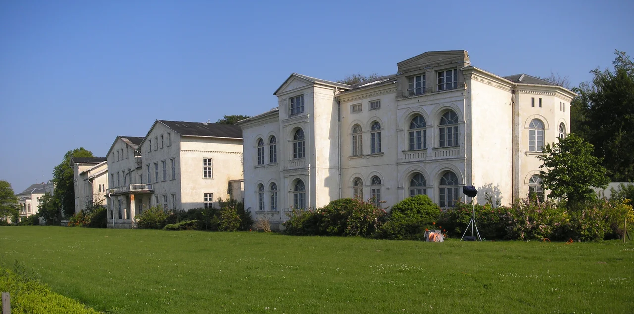 Image of the beach villas at Heiligendamm, the so-called "Perlenkette".